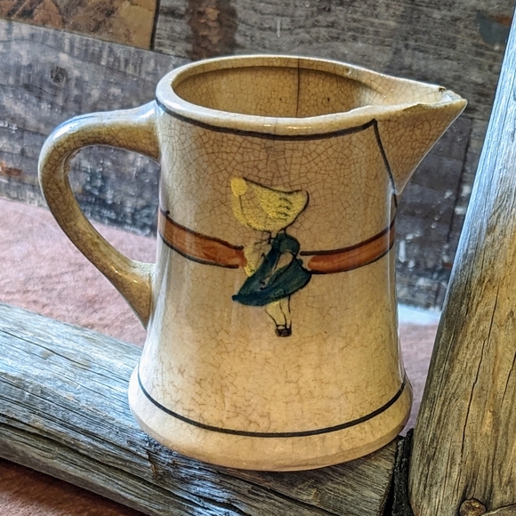 Vintage Rustic Ceramic Handpainted Sunbonnet Girl Pitcher - Picture 2 of 9
